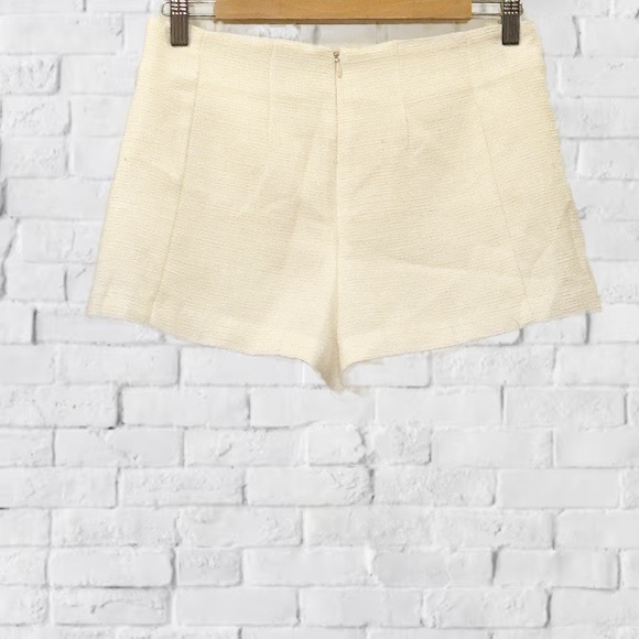 Chique white shorts with front gold zippers- size medium - Picture 2 of 5